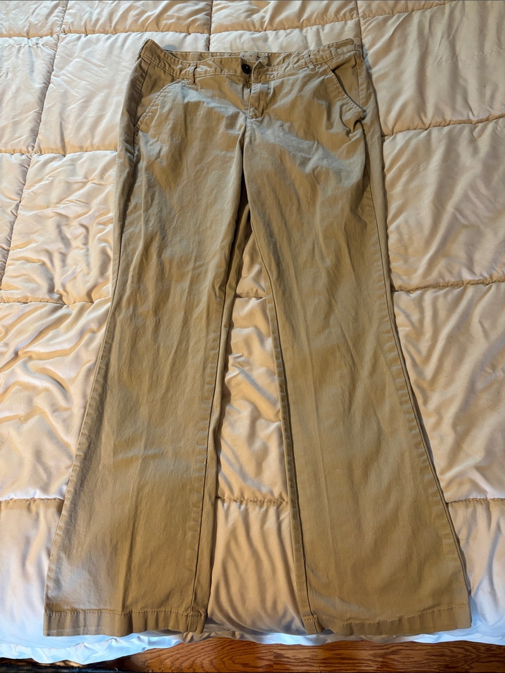 Old Navy Women's boot cut Jeans in Khaki